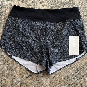 Athleta run with it 3 inch short